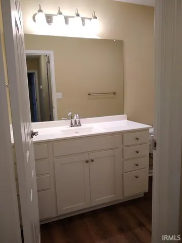 $1,500 | 1111 Carnaby East, Bloomington, IN 47401