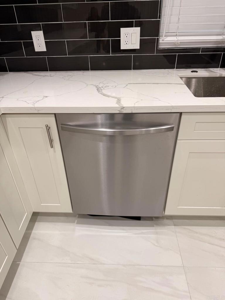 4566 Cove Drive, Unit C Carlsbad, CA 92008 - Photo 20 of 35