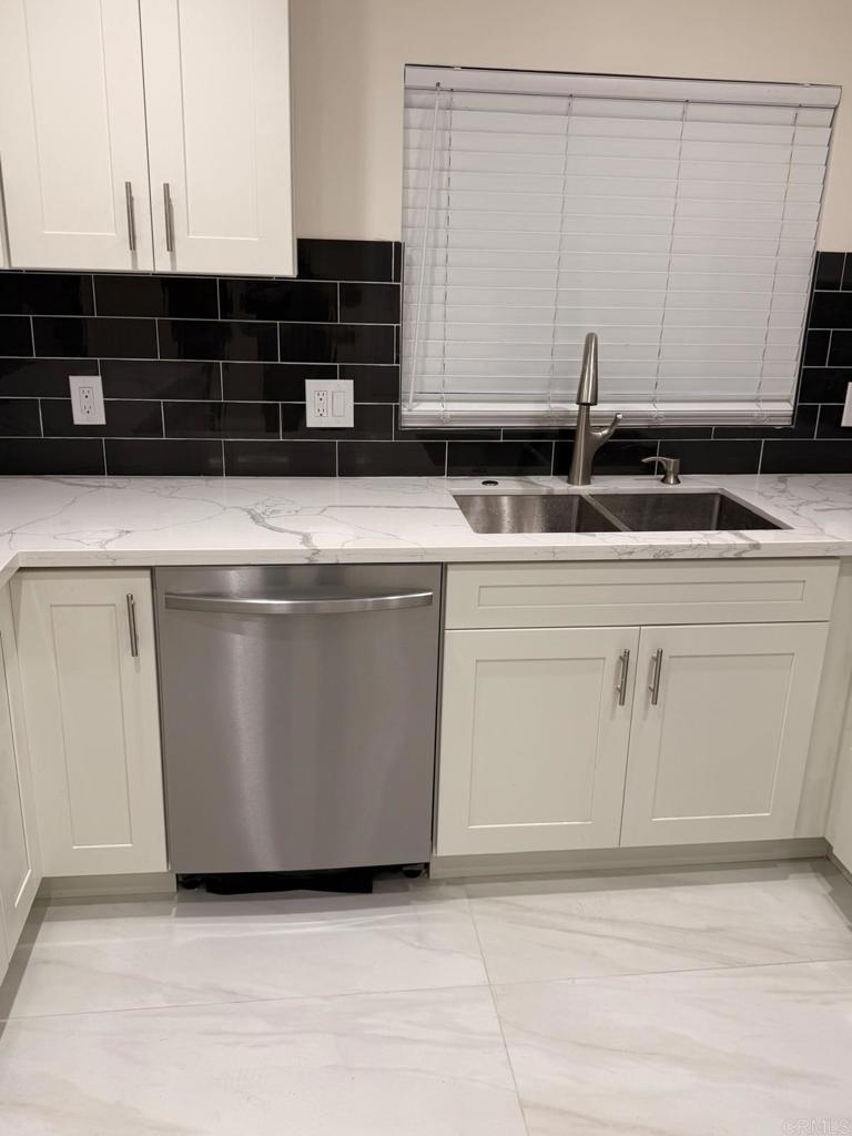 4566 Cove Drive, Unit C Carlsbad, CA 92008 - Photo 21 of 35