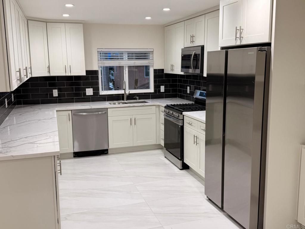 4566 Cove Drive, Unit C Carlsbad, CA 92008 - Photo 27 of 35