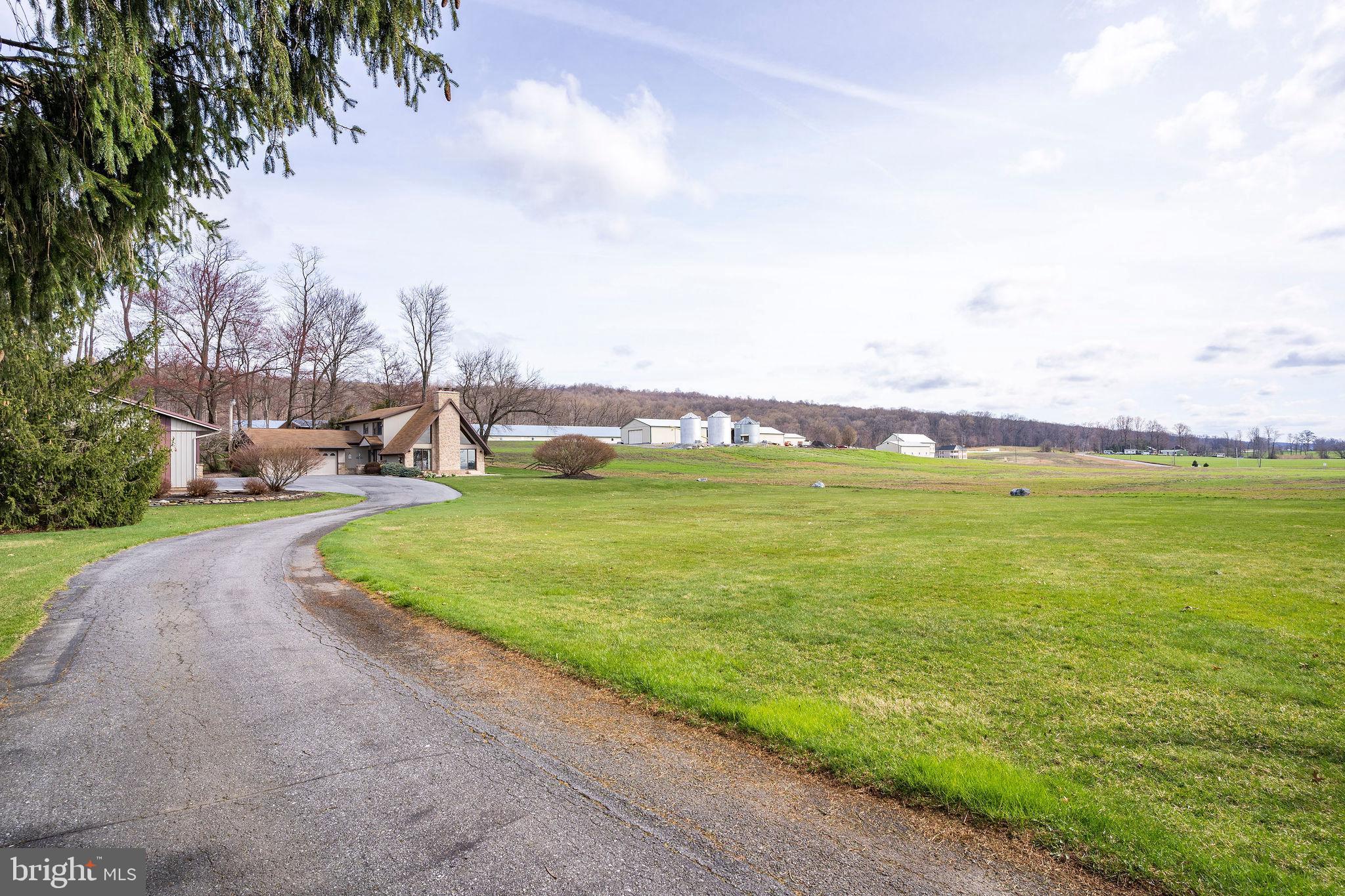 1078 Mountain Road Manheim, PA 17545 - Photo 4 of 64