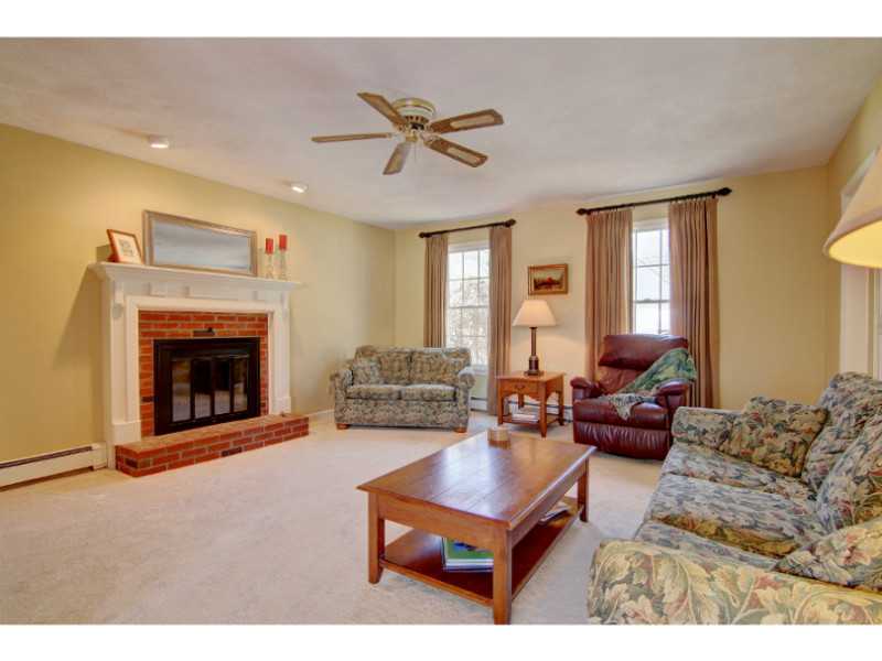 15 Stagecoach Road Cumberland, RI 02864 - Photo 12 of 25 Den/Family/Great Room.