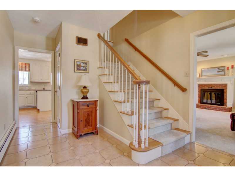 15 Stagecoach Road Cumberland, RI 02864 - Photo 2 of 25 Entry.