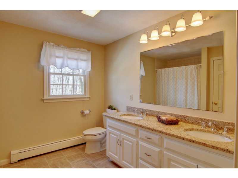 15 Stagecoach Road Cumberland, RI 02864 - Photo 22 of 25 Bathroom.