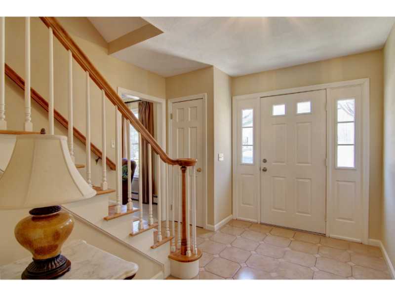 15 Stagecoach Road Cumberland, RI 02864 - Photo 3 of 25 Entry.