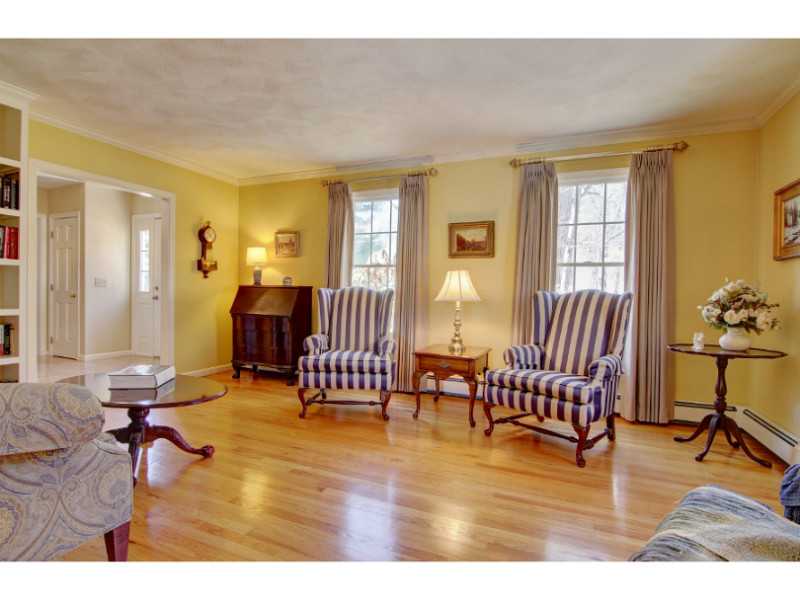 15 Stagecoach Road Cumberland, RI 02864 - Photo 5 of 25 Living Room.