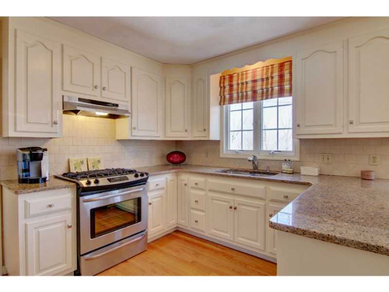 15 Stagecoach Road Cumberland, RI 02864 - Photo 9 of 25 Kitchen.