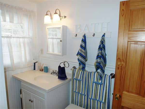 4 Sheffield Road Framingham, MA 01701 - Photo 14 of 25