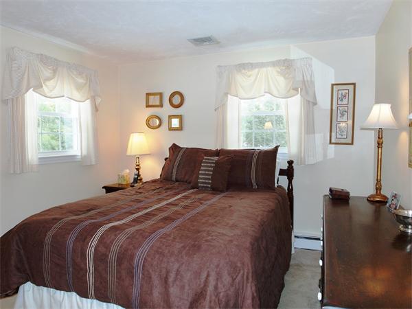 4 Sheffield Road Framingham, MA 01701 - Photo 16 of 25