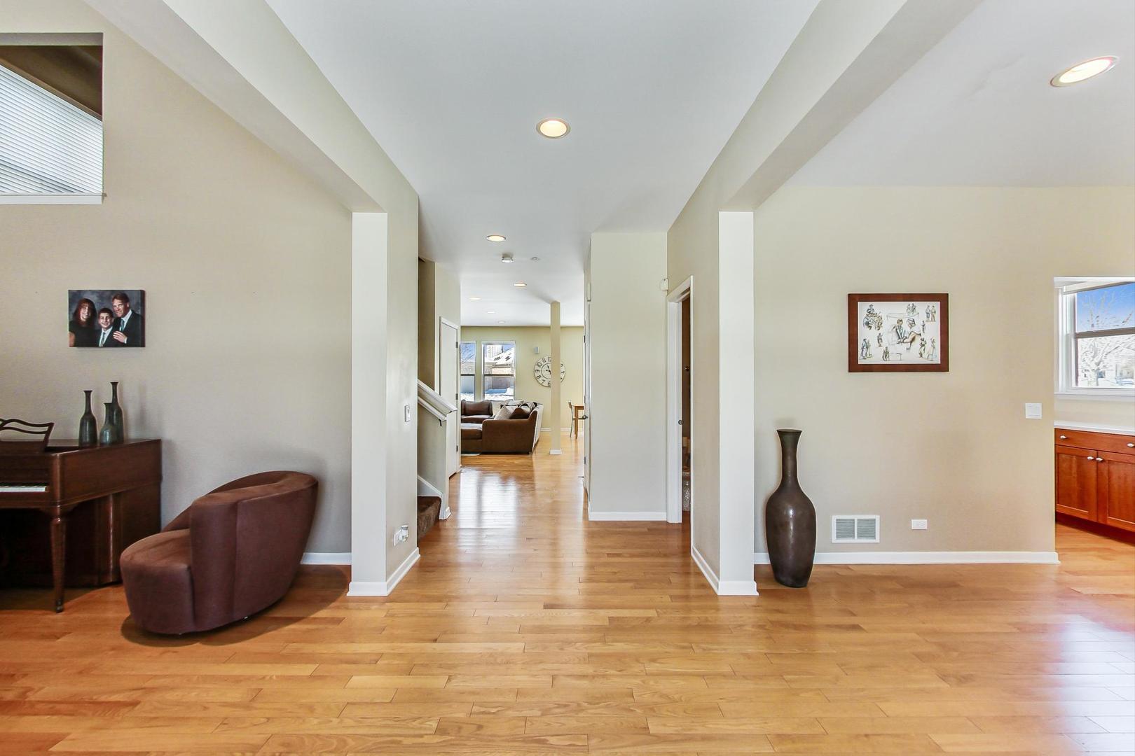 706 Rienzi Lane Highwood, IL 60040 - Photo 4 of 50