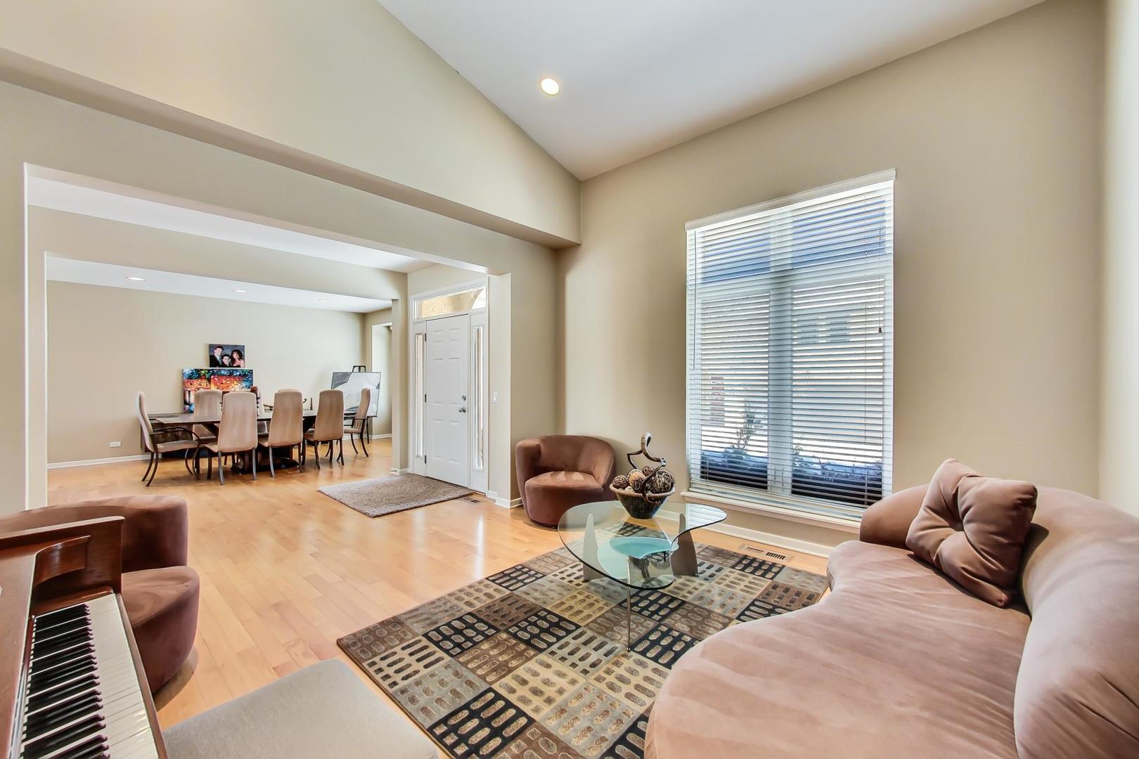 706 Rienzi Lane Highwood, IL 60040 - Photo 8 of 50