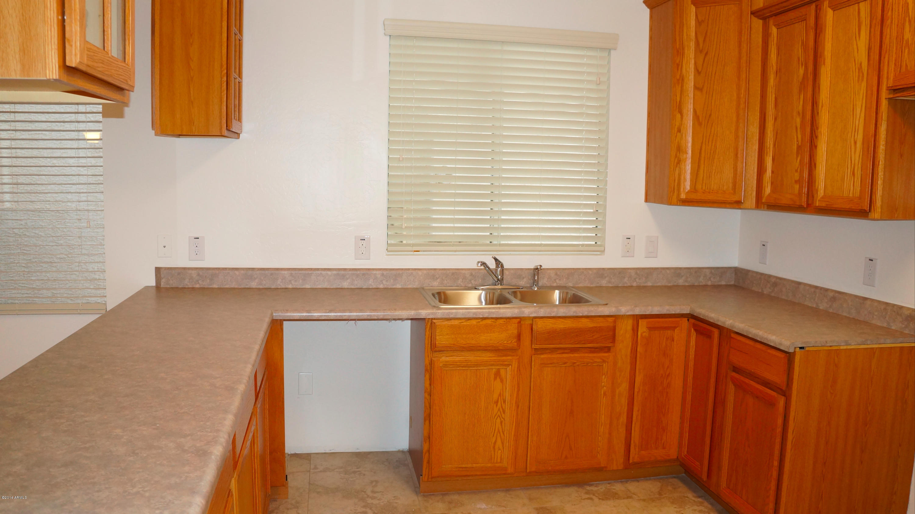 7001 South 40th Lane Phoenix, AZ 85041 - Photo 11 of 42 DSC01956