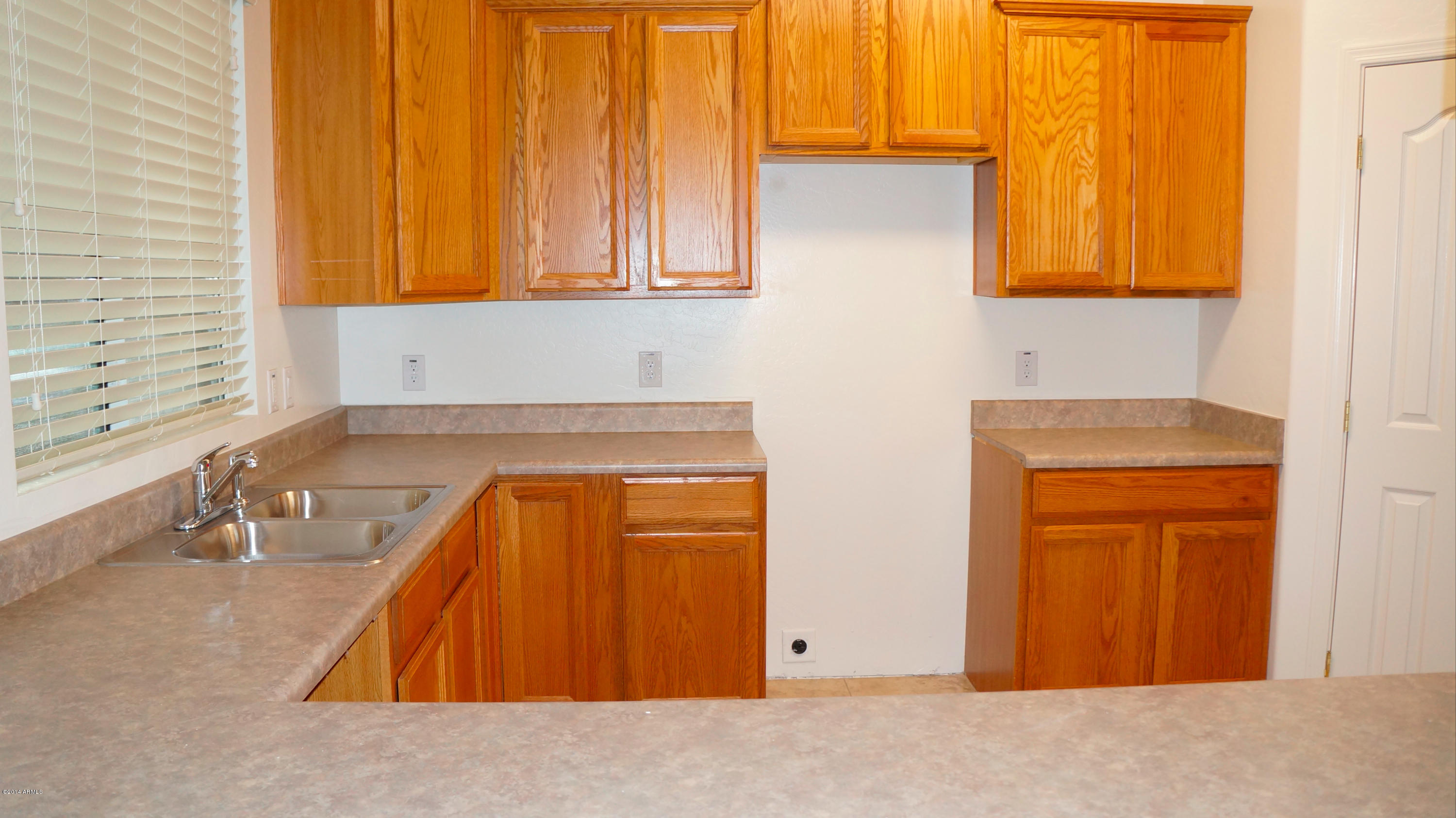 7001 South 40th Lane Phoenix, AZ 85041 - Photo 12 of 42 DSC01959