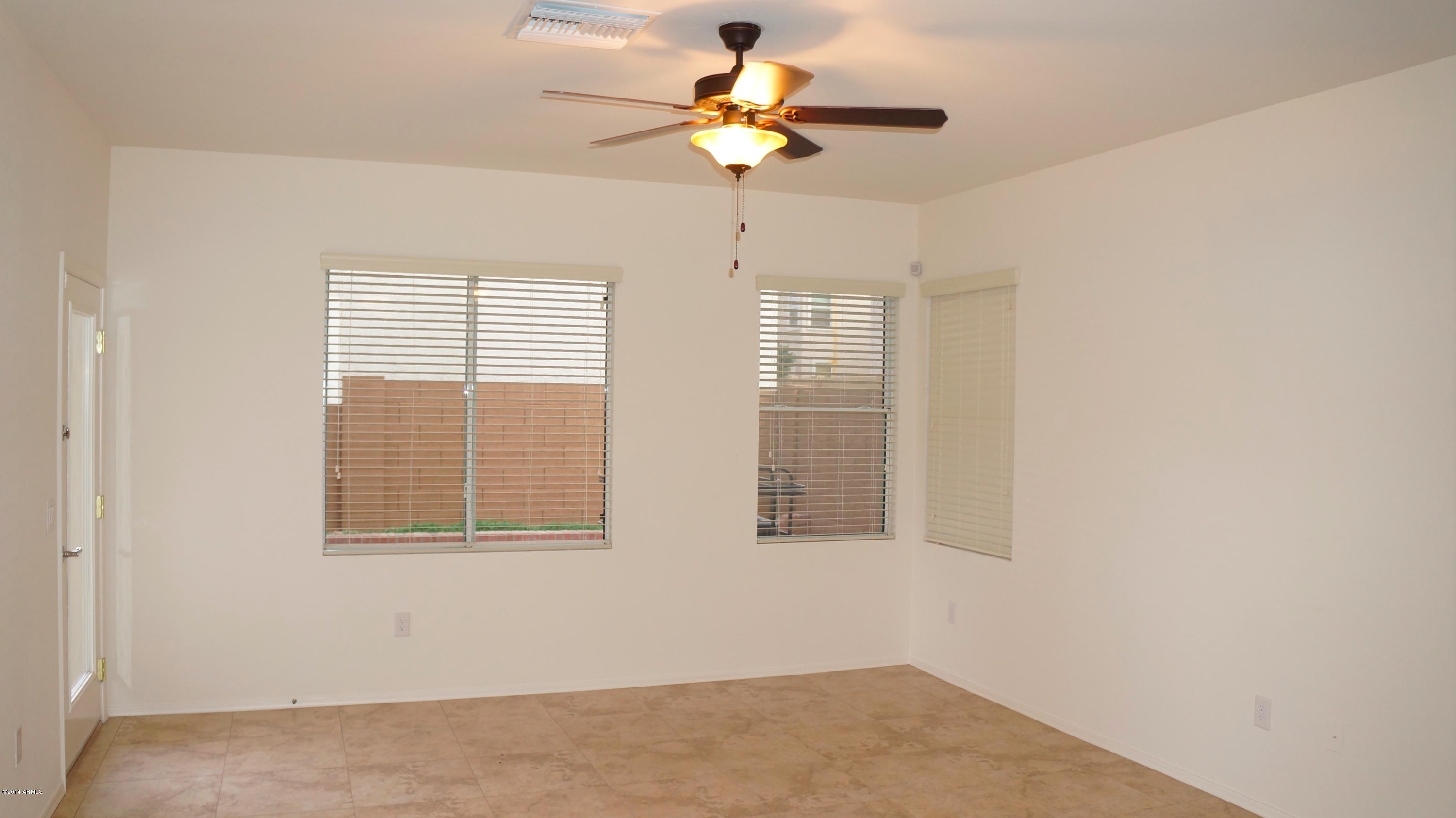 7001 South 40th Lane Phoenix, AZ 85041 - Photo 7 of 42 DSC01952