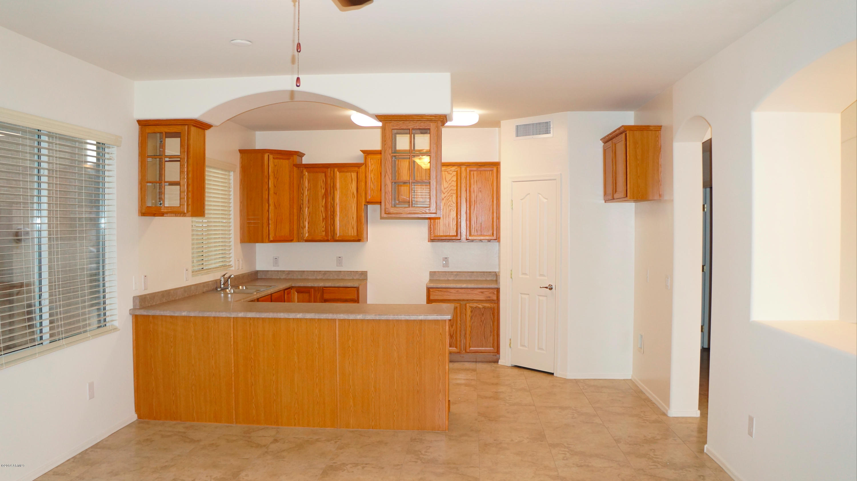 7001 South 40th Lane Phoenix, AZ 85041 - Photo 9 of 42 DSC01954