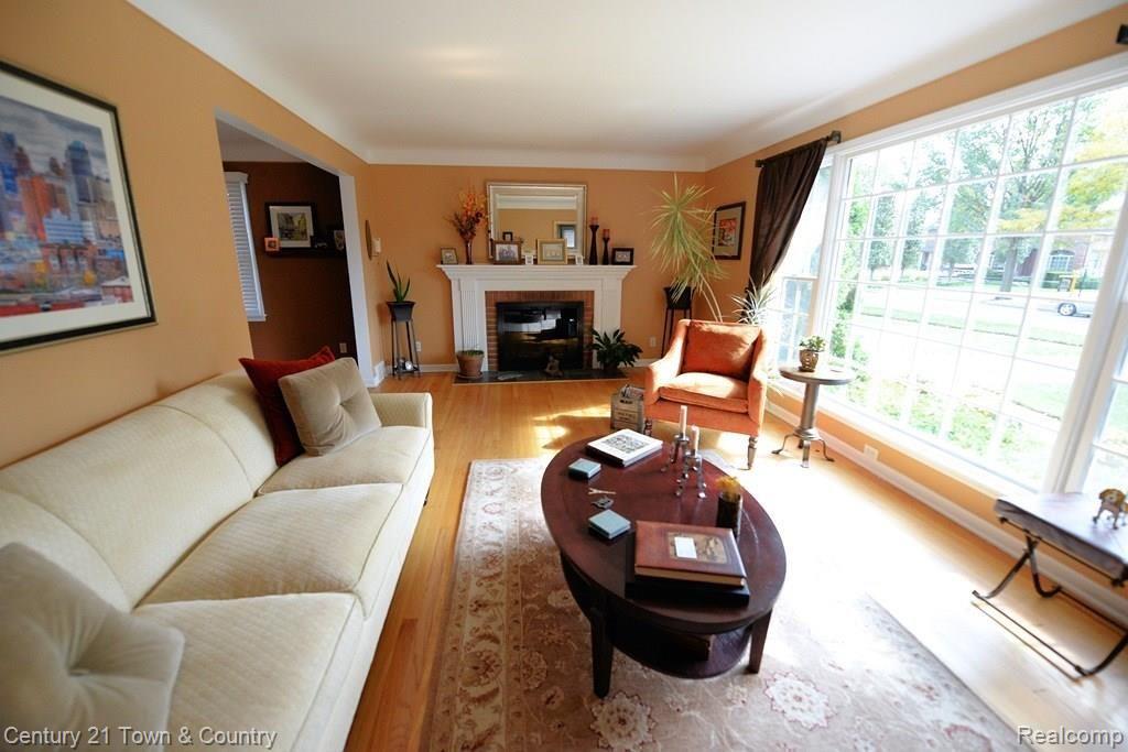 4408 Amherst Road Royal Oak, MI 48073 - Photo 15 of 51 Lots of Natural Light.jpg
