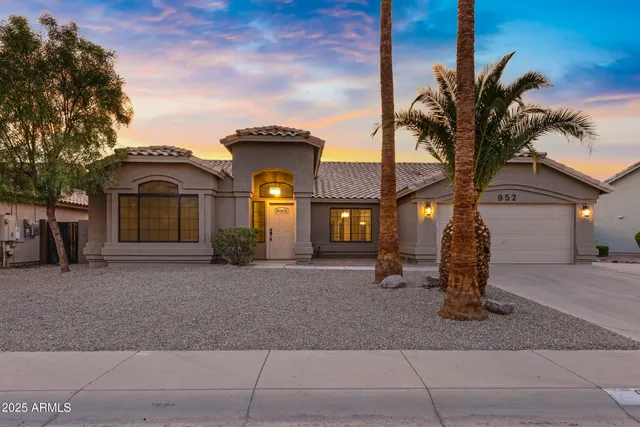 $668,500 | 952 South Canal Drive, Gilbert, AZ 85296