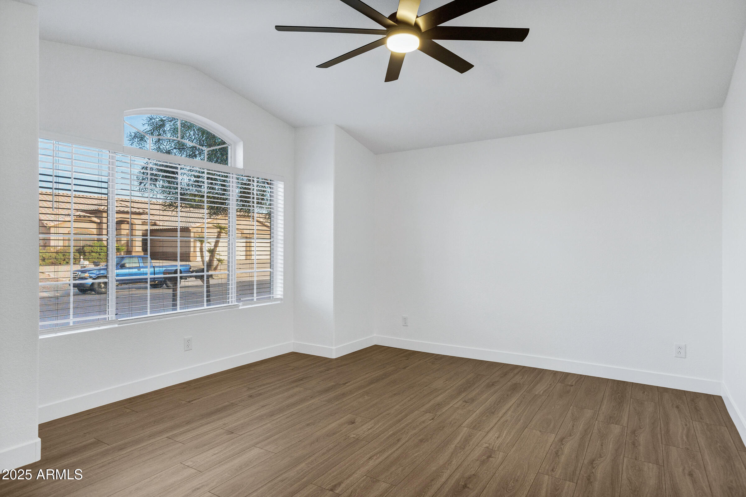 952 South Canal Drive Gilbert, AZ 85296 - Photo 12 of 42 952 S Canal Dr-7