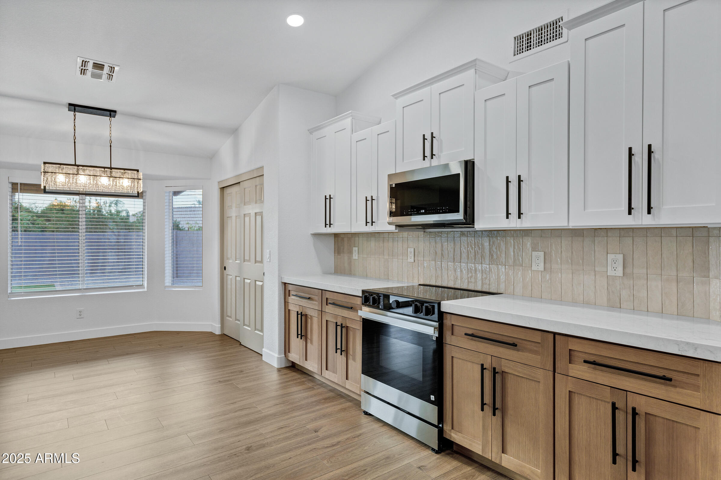 952 South Canal Drive Gilbert, AZ 85296 - Photo 4 of 42 952 S Canal Dr-16