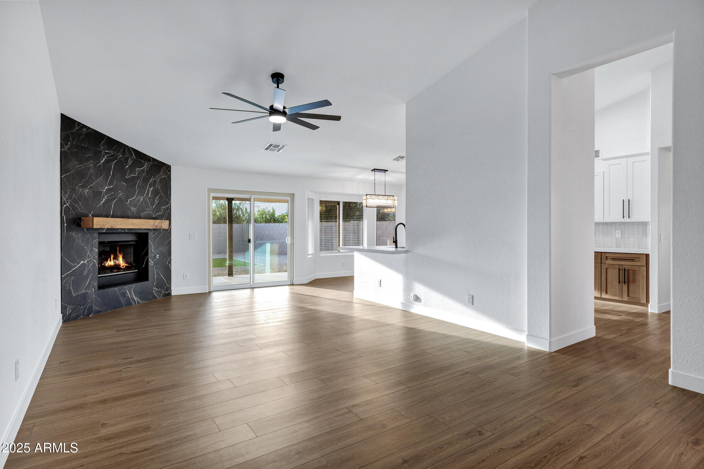 952 South Canal Drive Gilbert, AZ 85296 - Photo 5 of 42 952 S Canal Dr-11