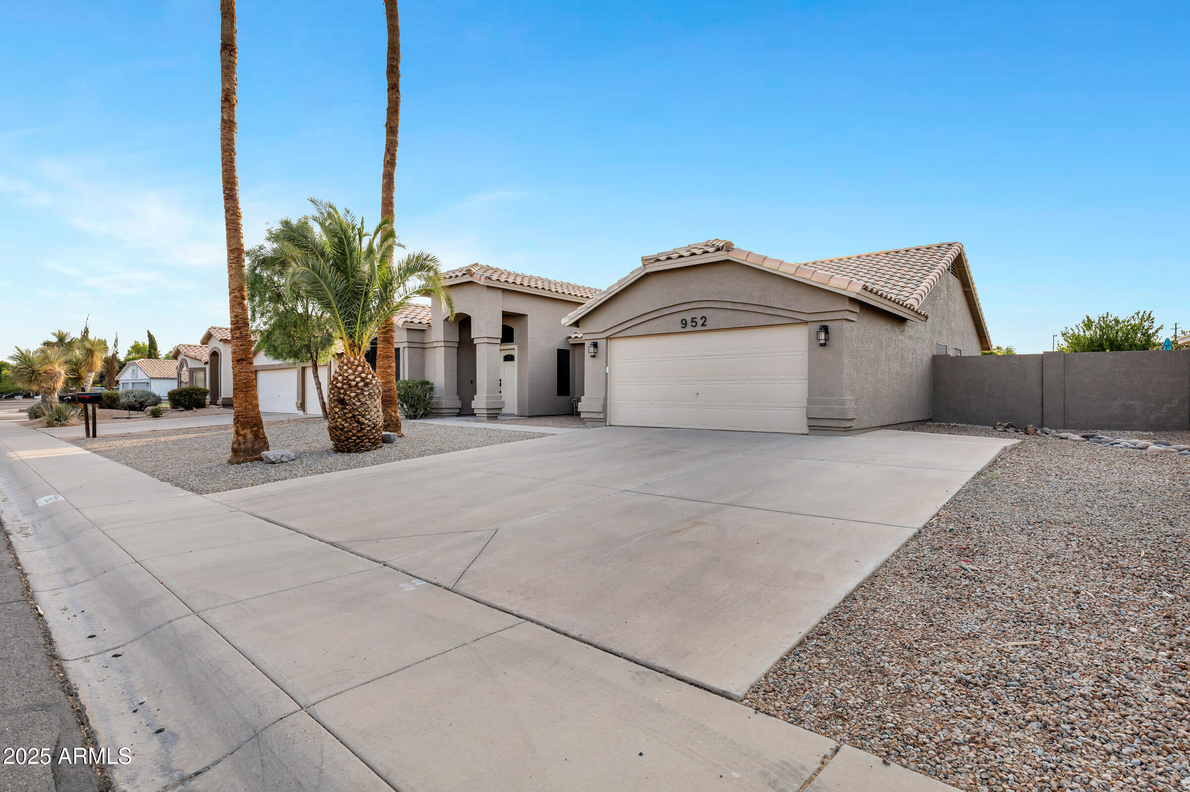 952 South Canal Drive Gilbert, AZ 85296 - Photo 8 of 42 952 S Canal Dr-3