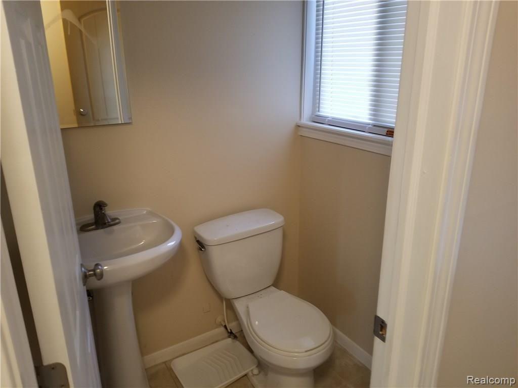 23171 Tuck Road Farmington Hills, MI 48336 - Photo 22 of 31