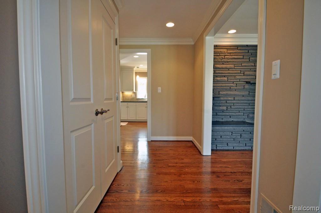 561 Ballantyne Road Grosse Pointe, MI 48236 - Photo 2 of 31 2.jpg