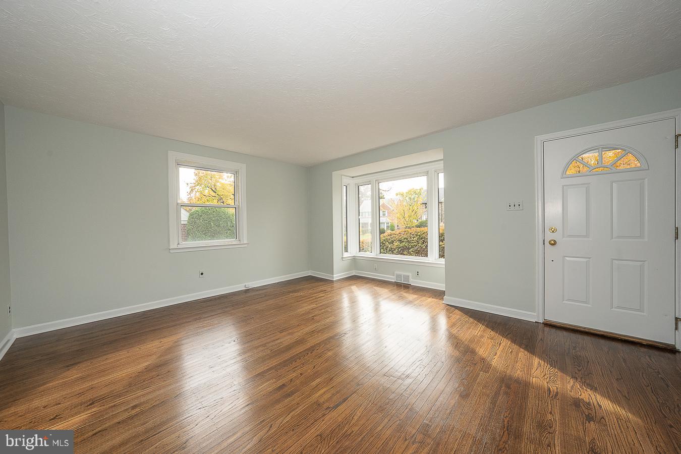 1621 Earlington Road Havertown, PA 19083 - Photo 4 of 27