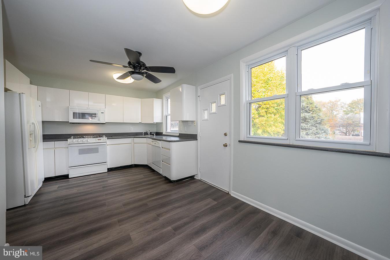 1621 Earlington Road Havertown, PA 19083 - Photo 9 of 27