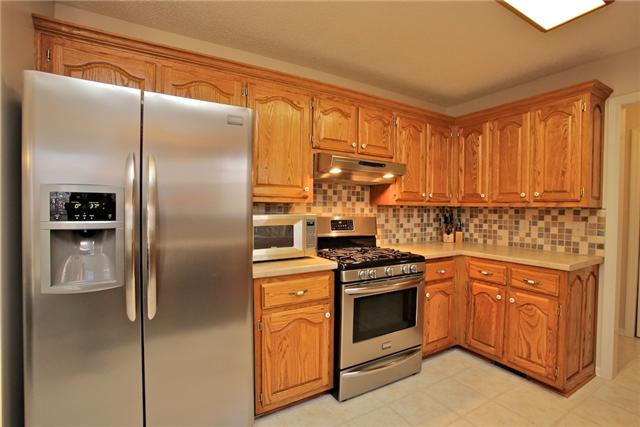 617 Blue Ridge Drive Columbia, TN 38401 - Photo 5 of 19 BEAUTIFUL Kitchen with stainless steel appliances, gas stove, and plentiful oak cabinets.