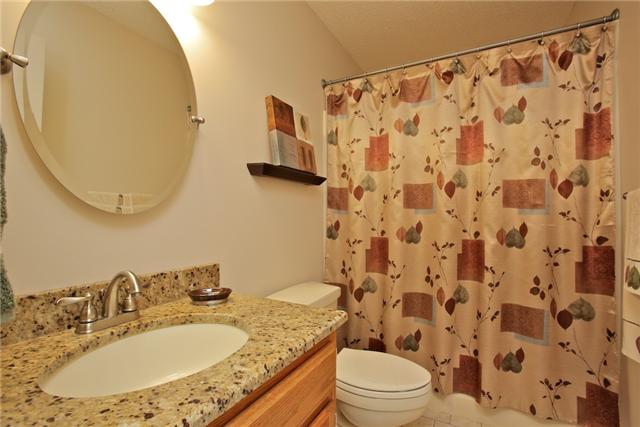 617 Blue Ridge Drive Columbia, TN 38401 - Photo 10 of 19 Full Guest Bath with tile floor and granite countertop