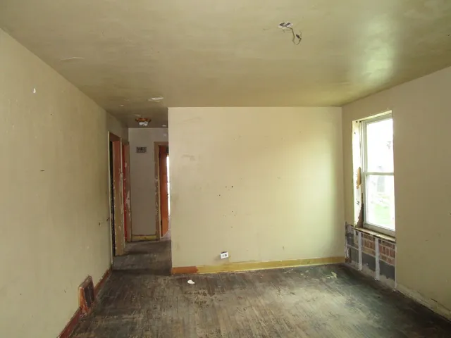 $139,900 | 240 Linden Avenue, Bellwood, IL 60104