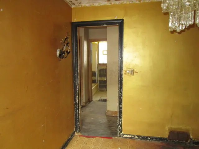 $139,900 | 240 Linden Avenue, Bellwood, IL 60104