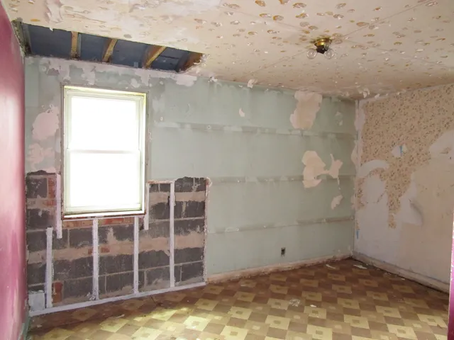 $139,900 | 240 Linden Avenue, Bellwood, IL 60104