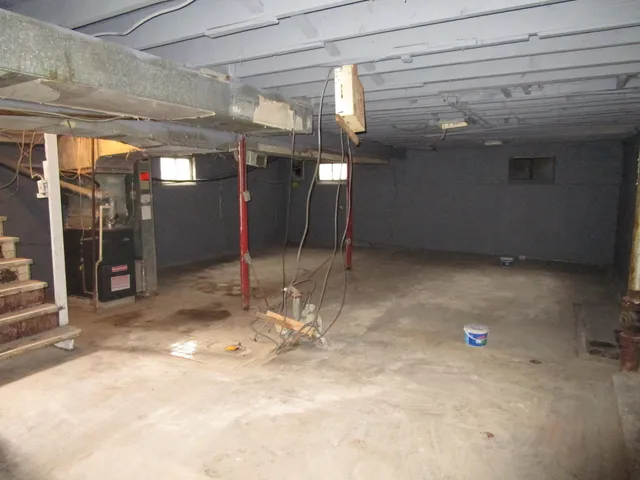 $139,900 | 240 Linden Avenue, Bellwood, IL 60104