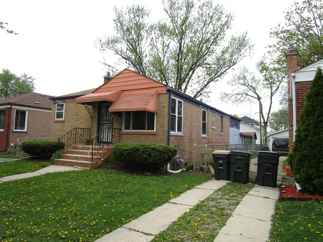 $139,900 | 240 Linden Avenue, Bellwood, IL 60104