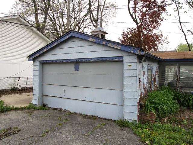 $139,900 | 240 Linden Avenue, Bellwood, IL 60104