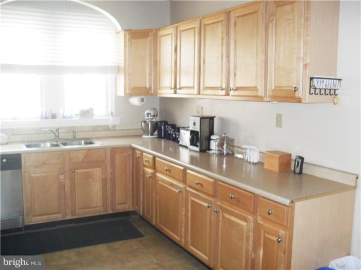 3041 Knorr Street Philadelphia, PA 19149 - Photo 12 of 24