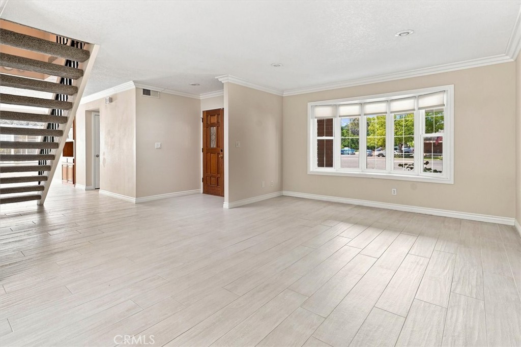 Dining Room/ Front Door