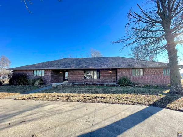 $329,900 | 406 Noble Avenue, Belvue, KS 66407
