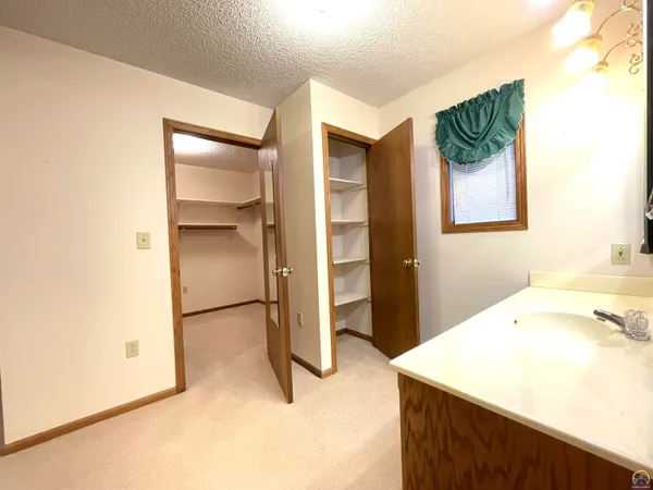 $329,900 | 406 Noble Avenue, Belvue, KS 66407