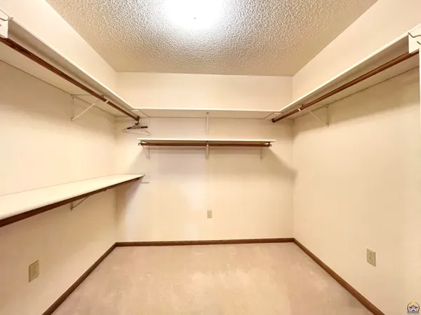 $329,900 | 406 Noble Avenue, Belvue, KS 66407