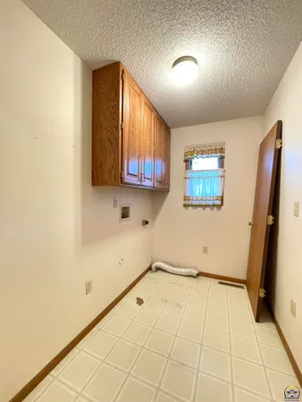 $329,900 | 406 Noble Avenue, Belvue, KS 66407