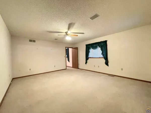 $329,900 | 406 Noble Avenue, Belvue, KS 66407