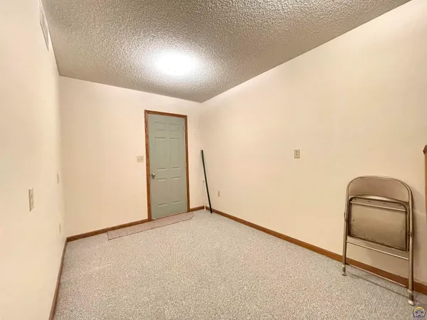 $329,900 | 406 Noble Avenue, Belvue, KS 66407