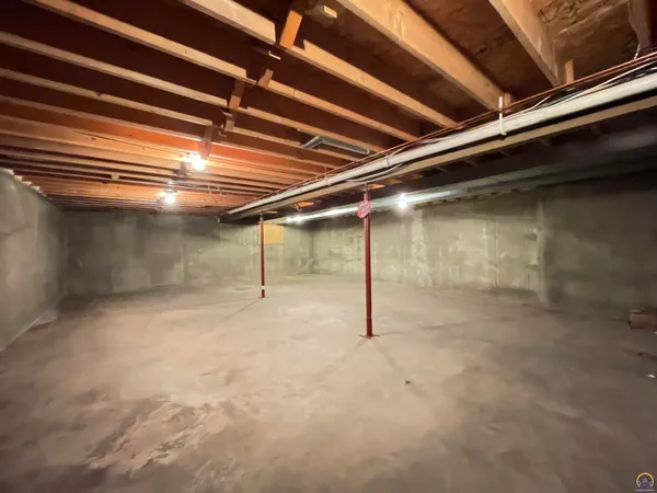 $329,900 | 406 Noble Avenue, Belvue, KS 66407