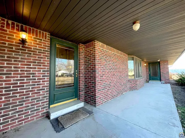 $329,900 | 406 Noble Avenue, Belvue, KS 66407