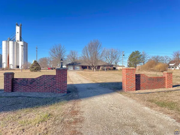 $329,900 | 406 Noble Avenue, Belvue, KS 66407