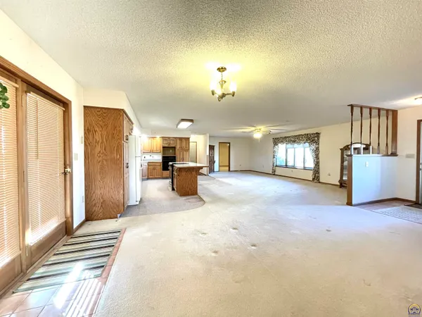 $329,900 | 406 Noble Avenue, Belvue, KS 66407