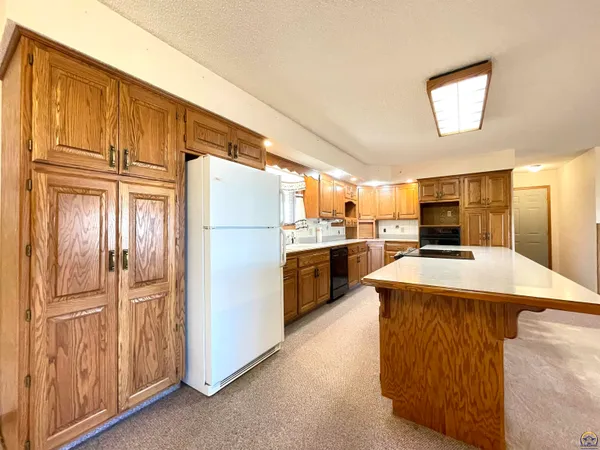 $329,900 | 406 Noble Avenue, Belvue, KS 66407